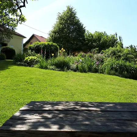 Bed & Breakfast Mala Kmetija