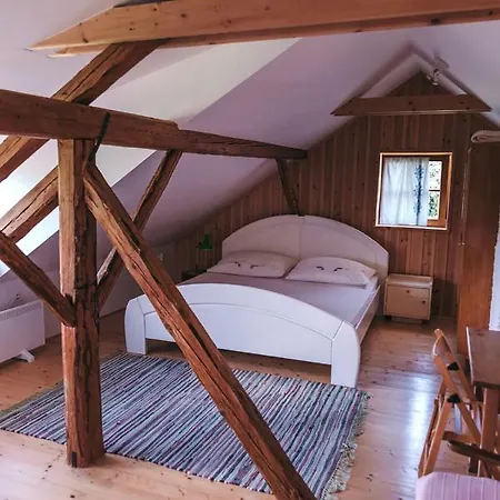 Bed & Breakfast Mala Kmetija